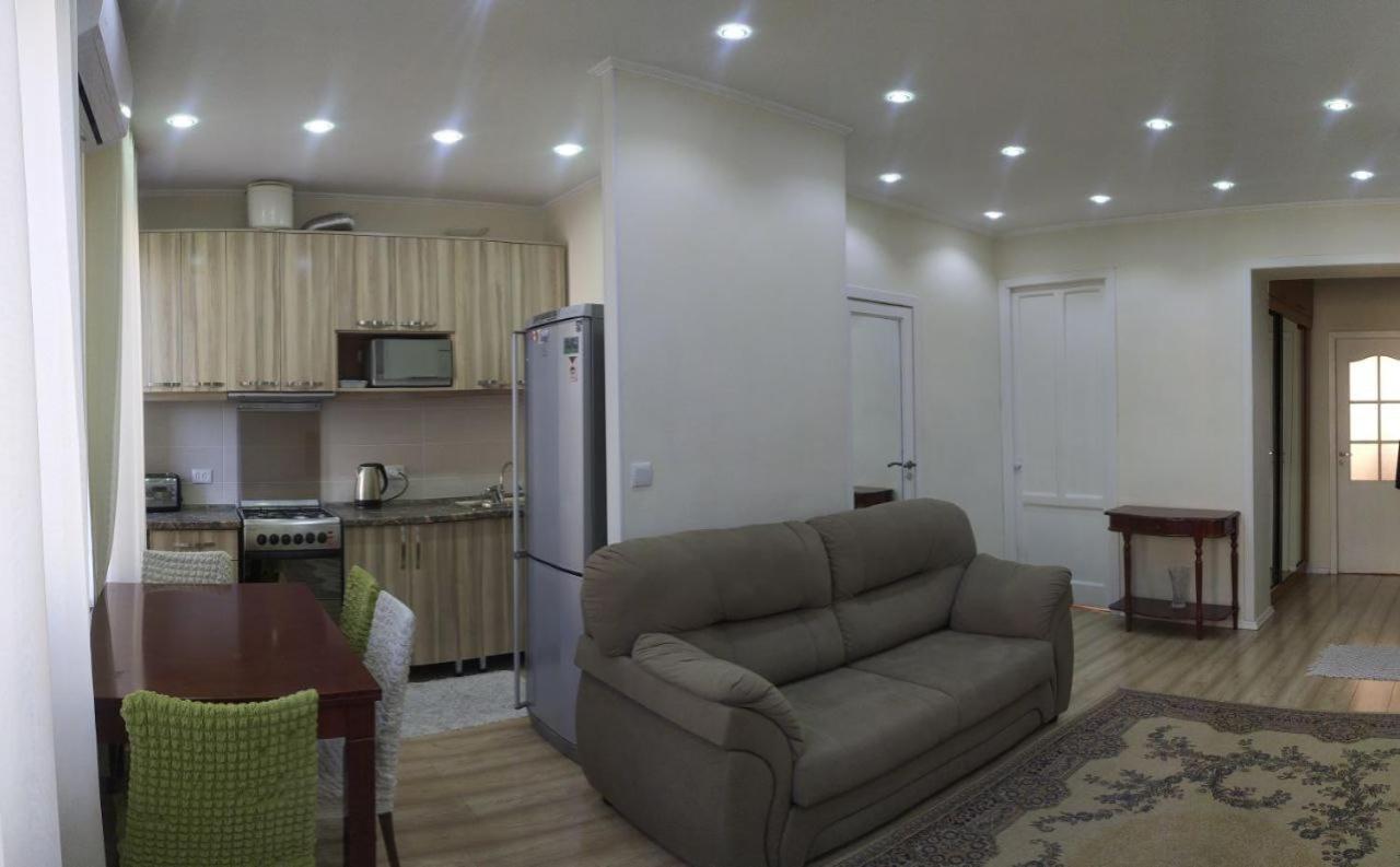 Aura On Erkindik Boulevard บิชเคก ภายนอก รูปภาพ